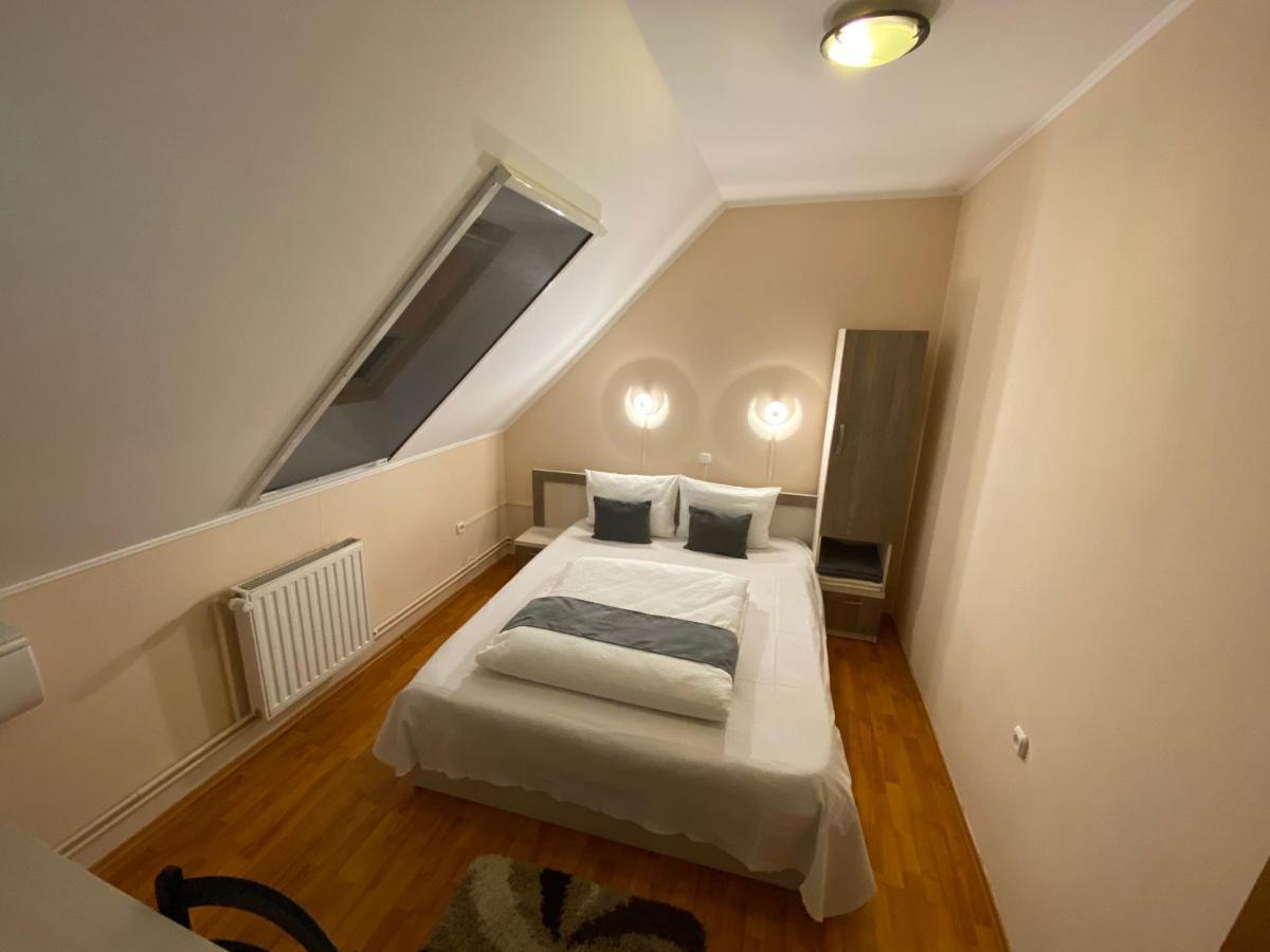 Hotel Vila Eszter à Sovata Extérieur photo
