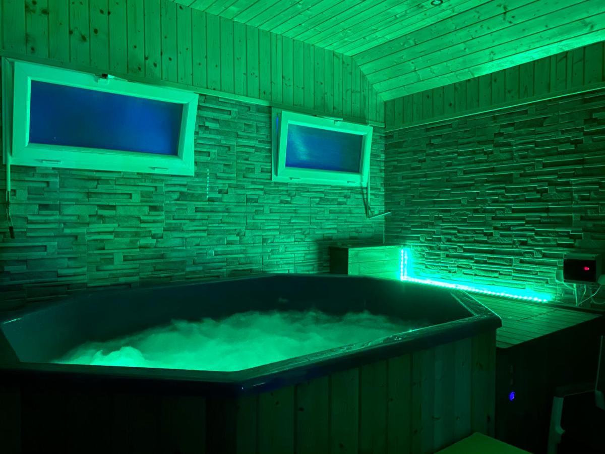 Hotel Vila Eszter à Sovata Extérieur photo