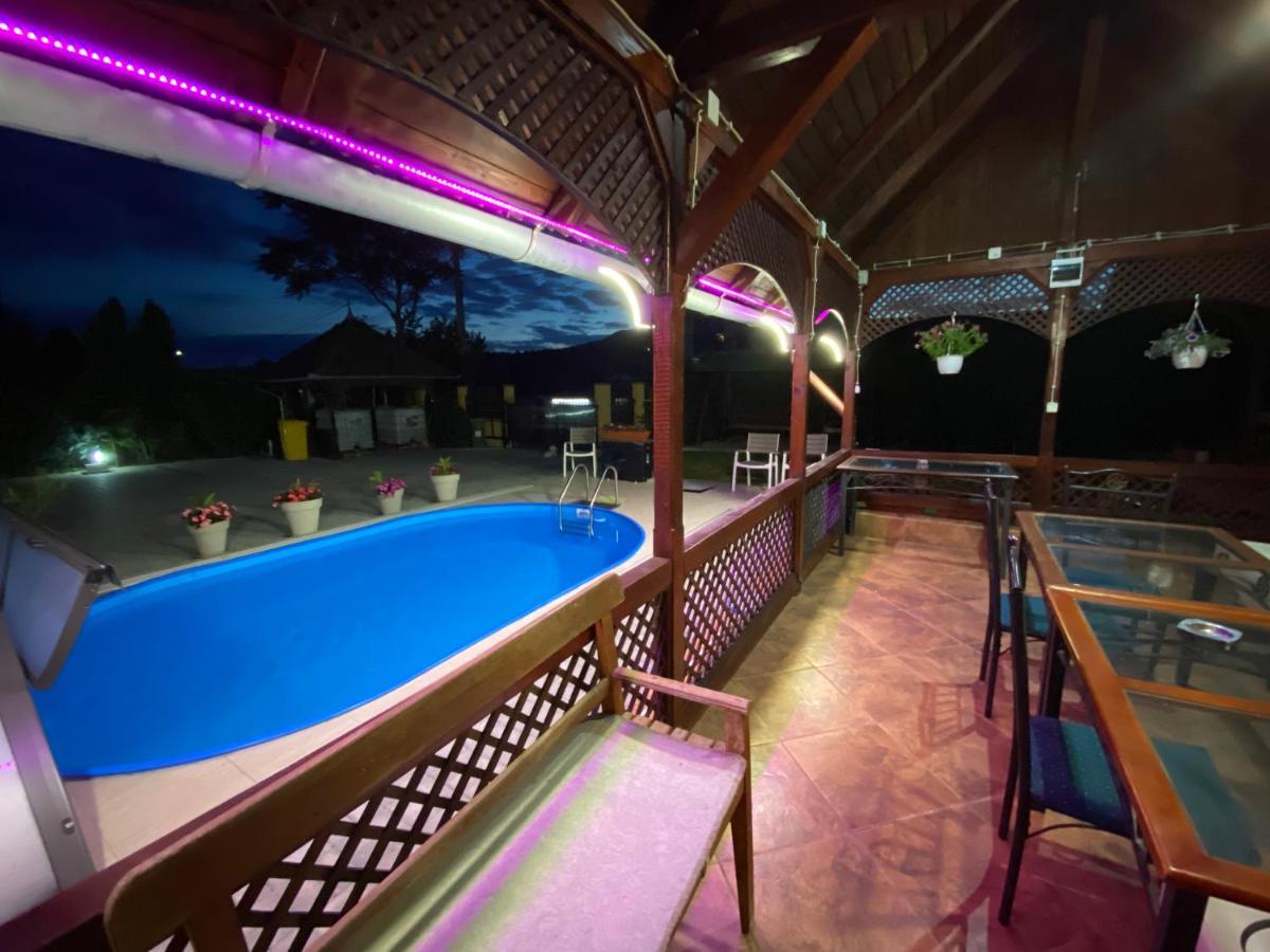 Hotel Vila Eszter à Sovata Extérieur photo