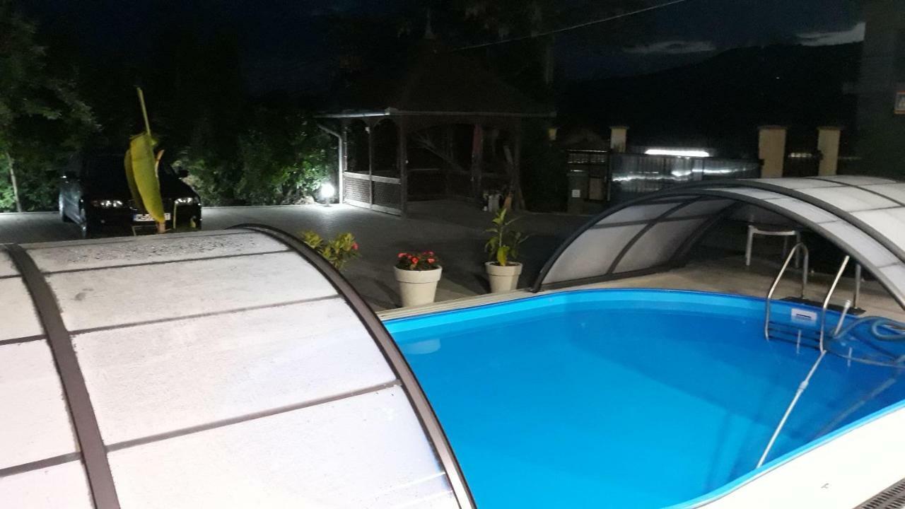 Hotel Vila Eszter à Sovata Extérieur photo